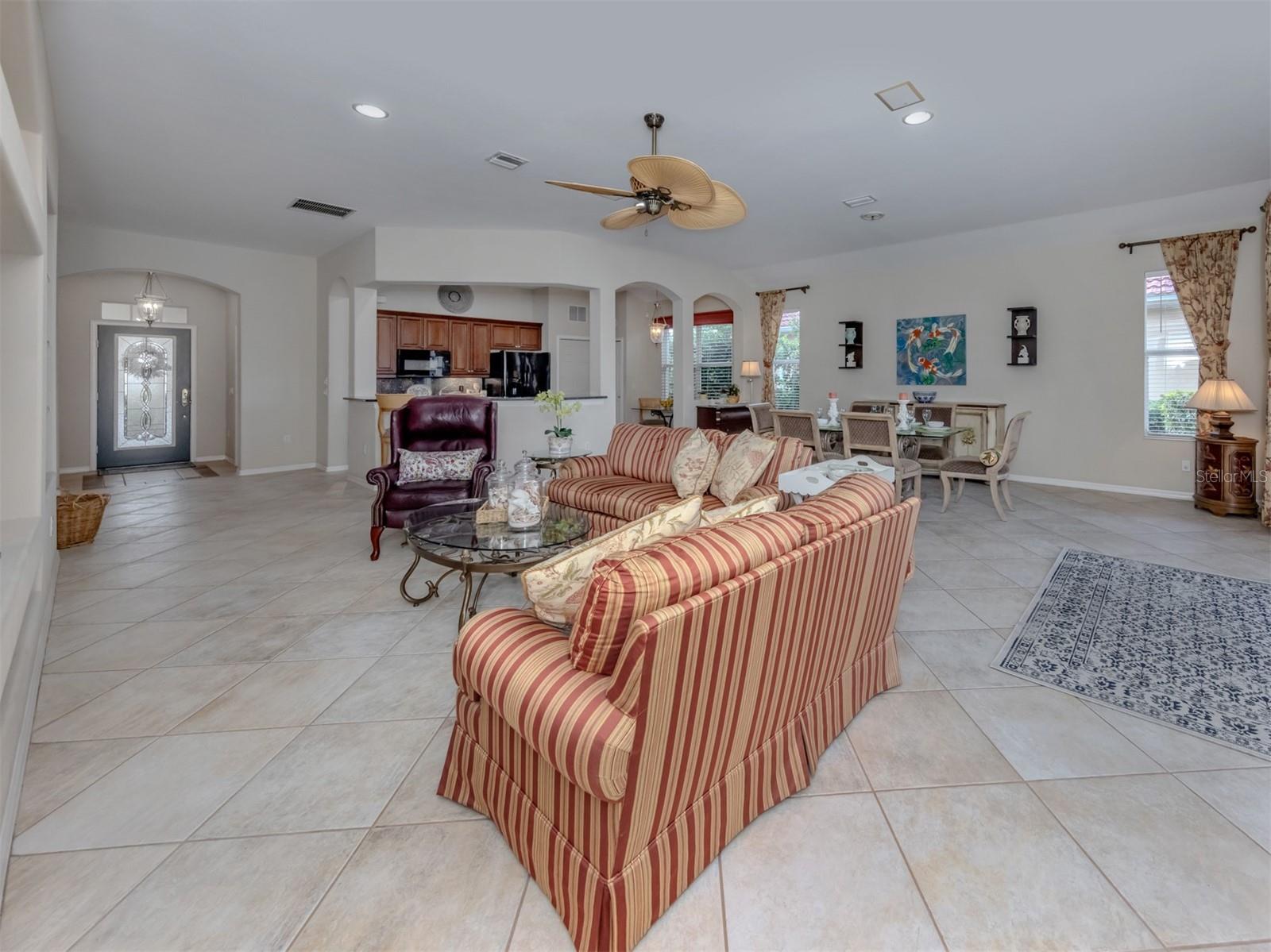 Image 7 of 70 For 102 Treviso Court