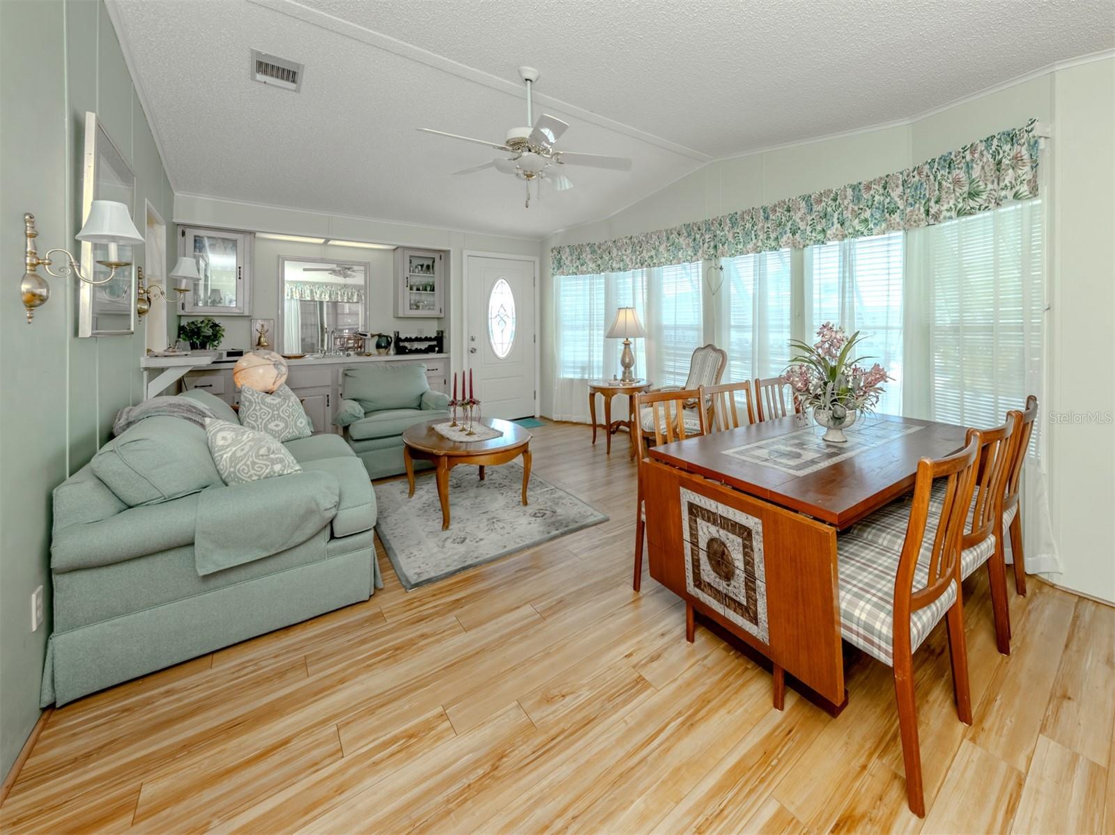 Image 11 of 64 For 452 Sharks Point