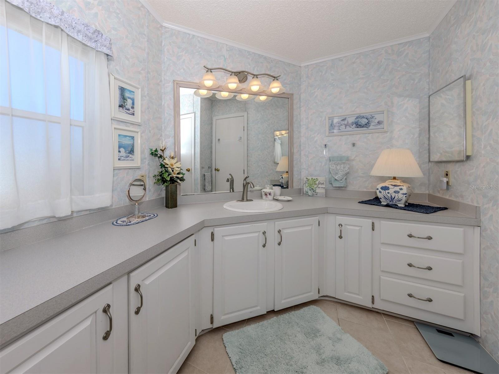 Image 24 of 64 For 452 Sharks Point