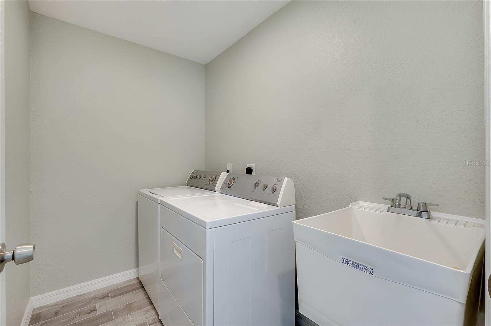 Image 54 of 62 For 10308 Sandrift Avenue