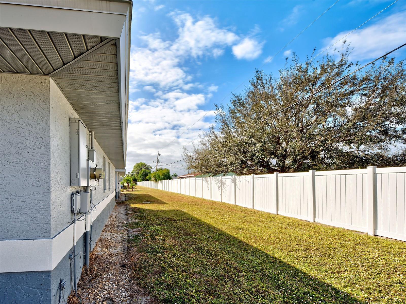 Image 14 of 36 For 6527 Hamlet Drive 26b