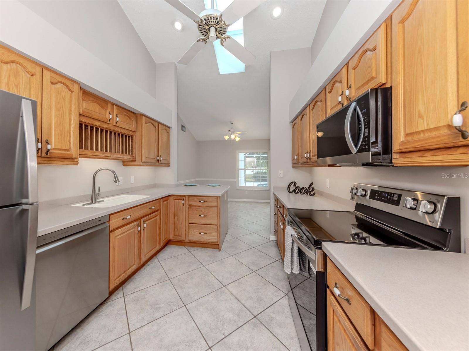 Image 10 of 49 For 1041 Truman Street