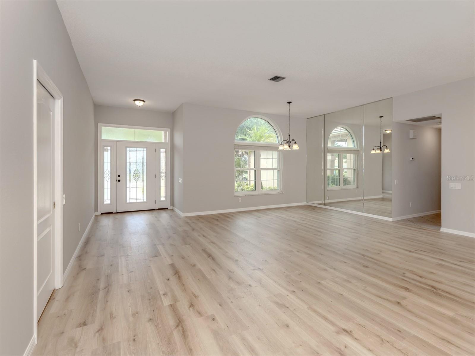 Image 4 of 49 For 1041 Truman Street