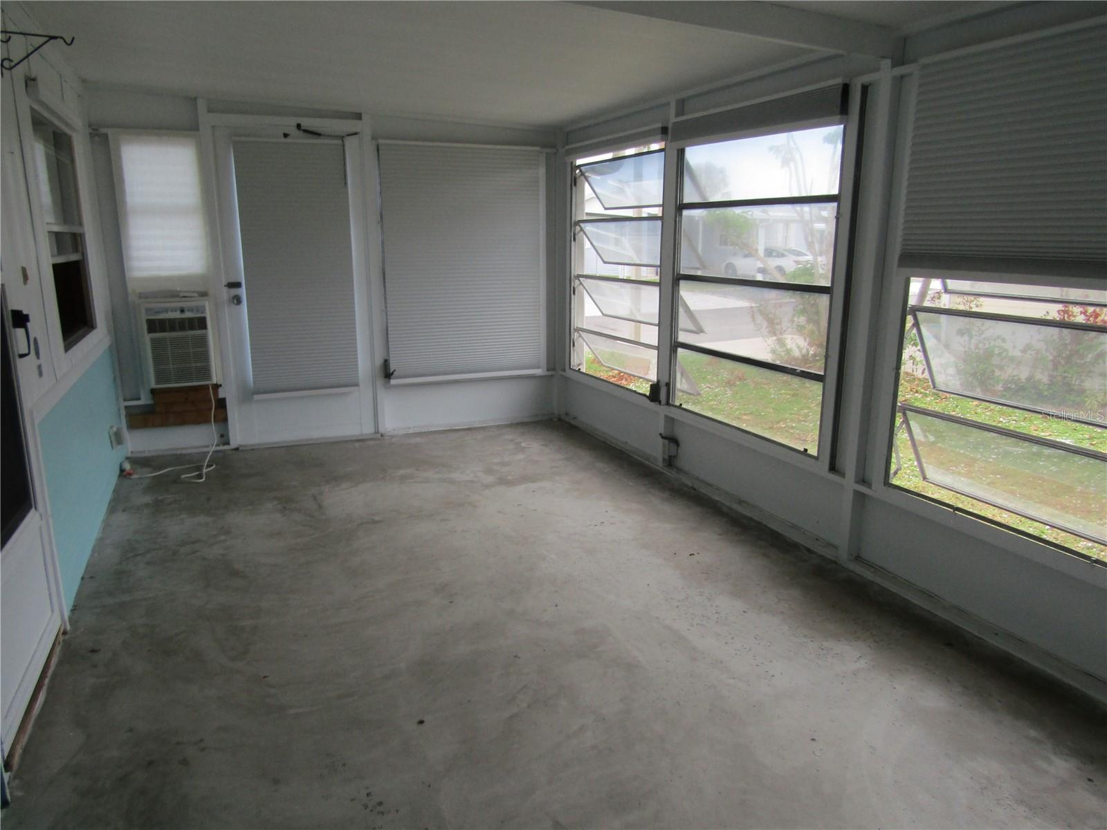 Image 5 of 20 For 721 Roma Road