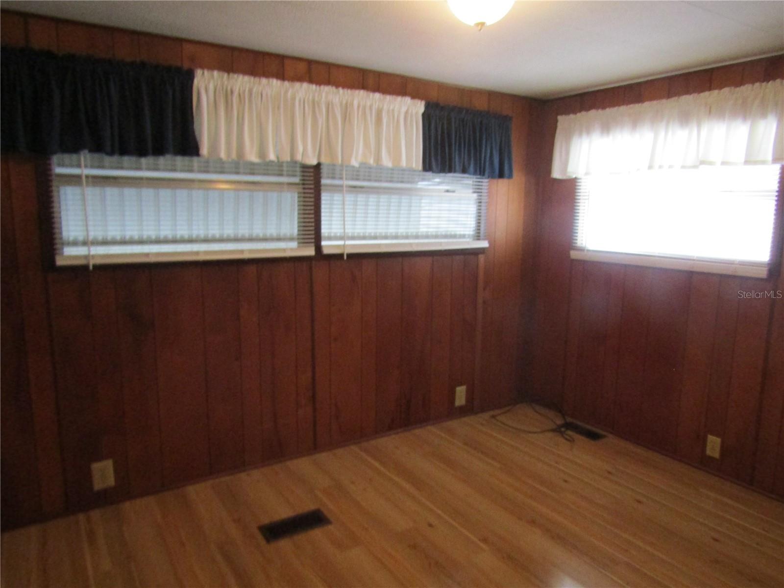 Image 9 of 20 For 721 Roma Road