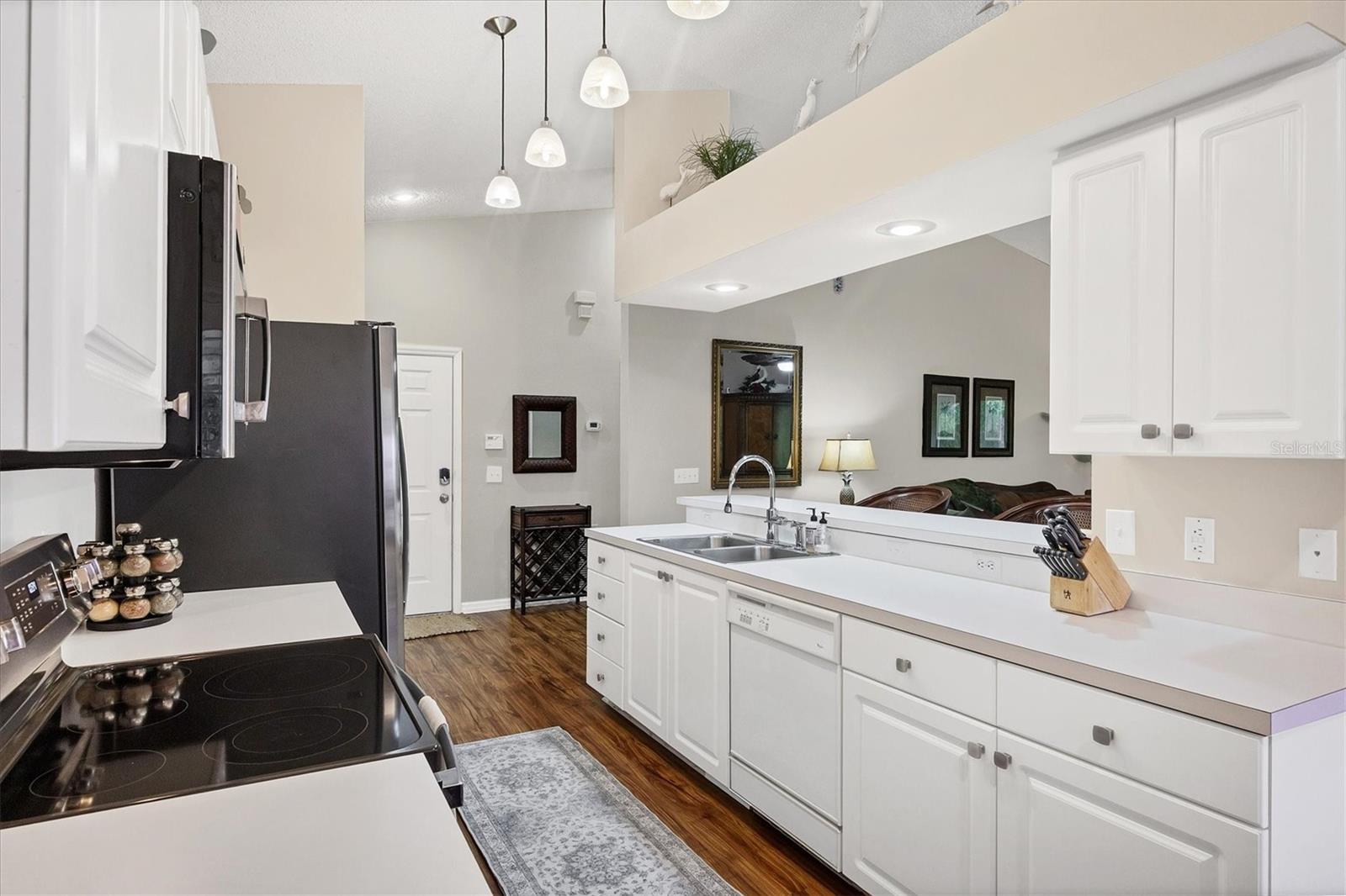 Image 10 of 27 For 7266 Eleanor Circle 202