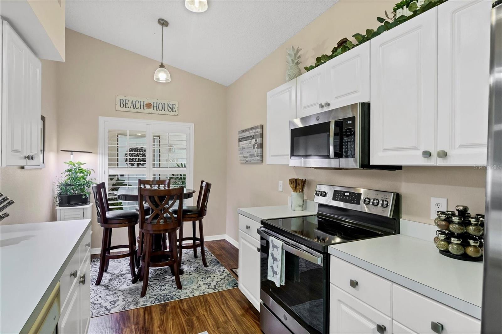 Image 11 of 27 For 7266 Eleanor Circle 202