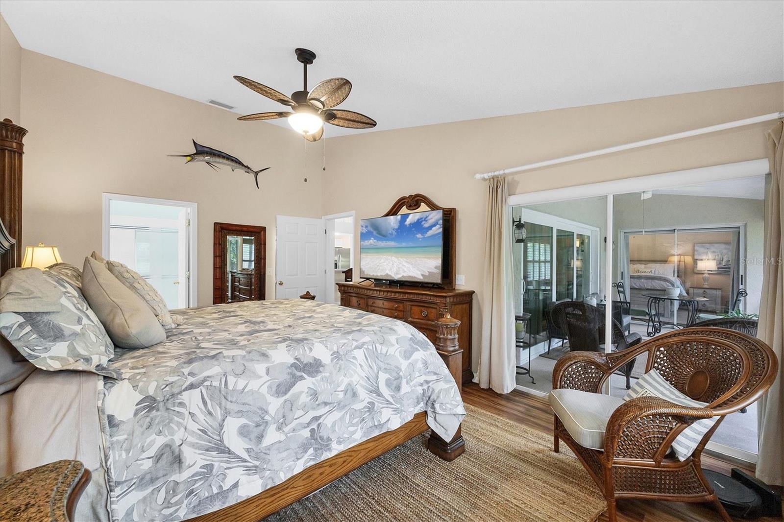 Image 15 of 27 For 7266 Eleanor Circle 202