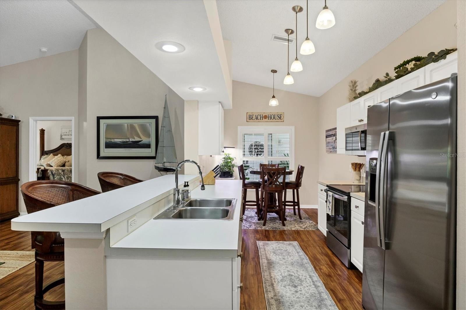 Image 8 of 27 For 7266 Eleanor Circle 202