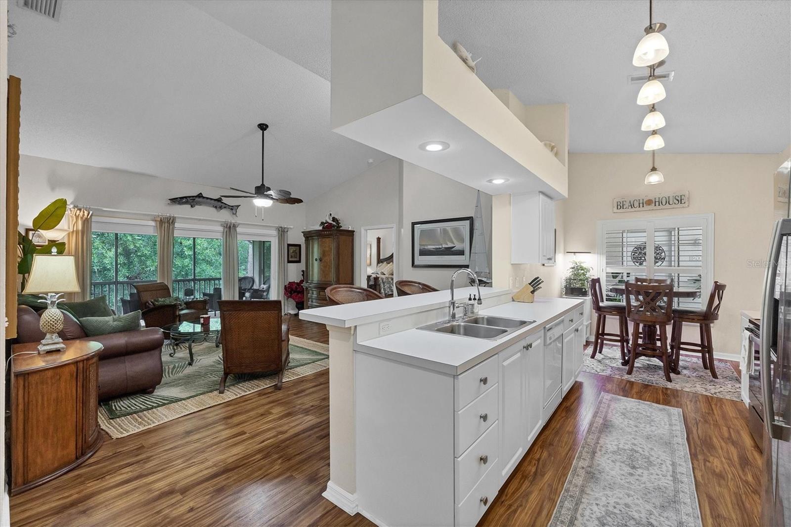 Image 9 of 27 For 7266 Eleanor Circle 202