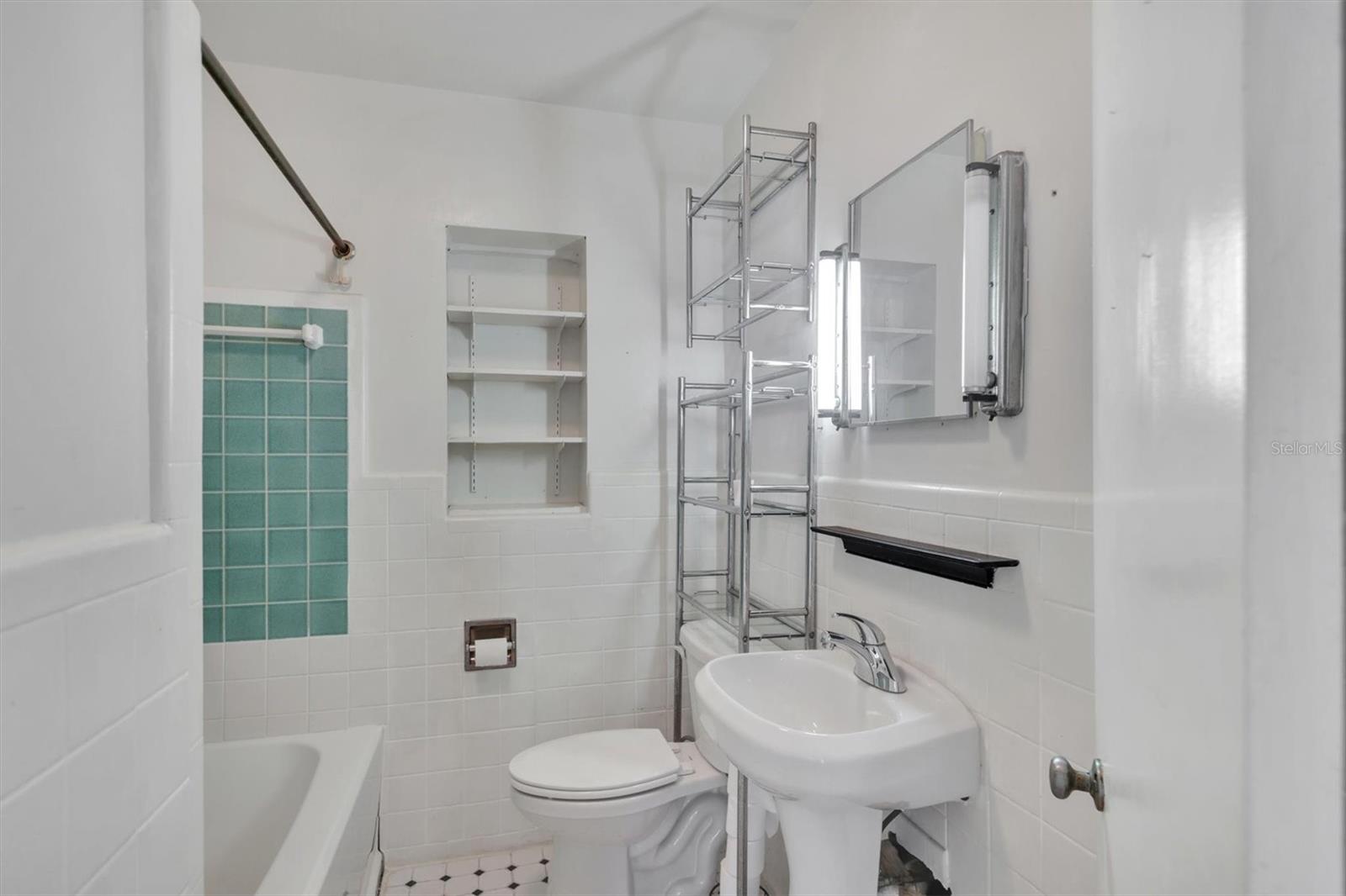 Image 22 of 32 For 2008 20th Street Court W