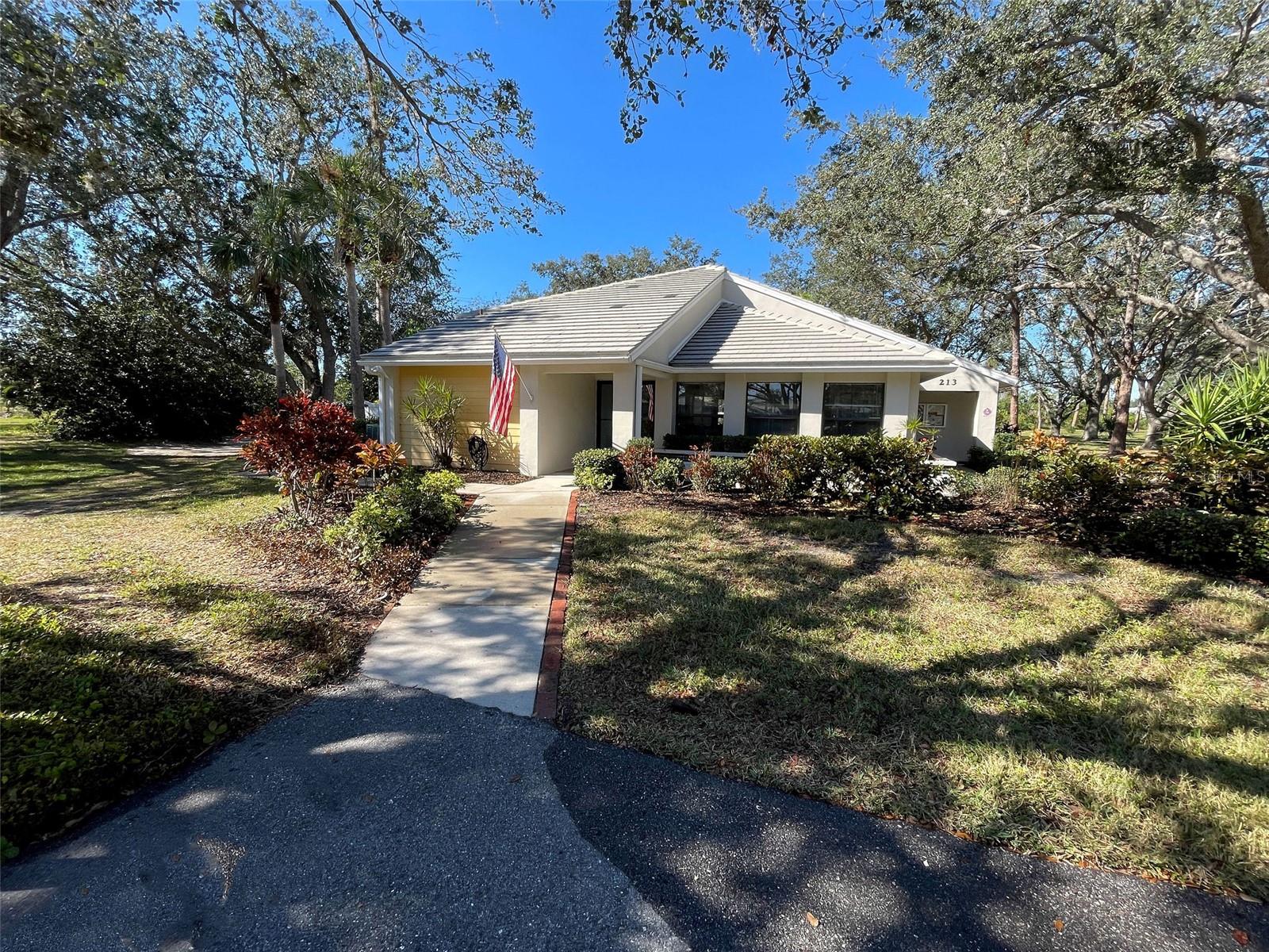 Image 40 of 47 For 166 Southampton Place S 348