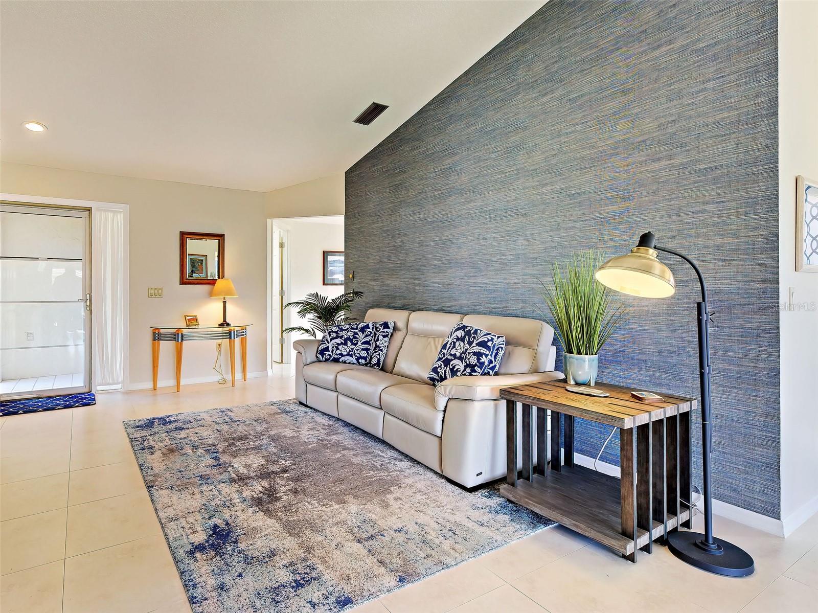 Image 7 of 47 For 166 Southampton Place S 348