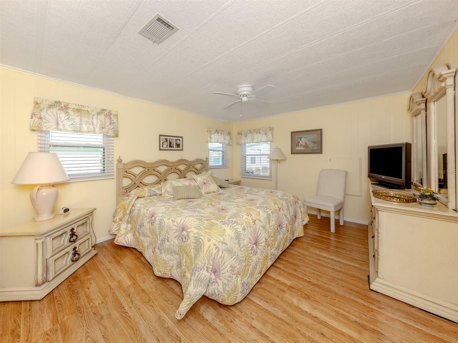 Image 23 of 65 For 145 Seaward Way