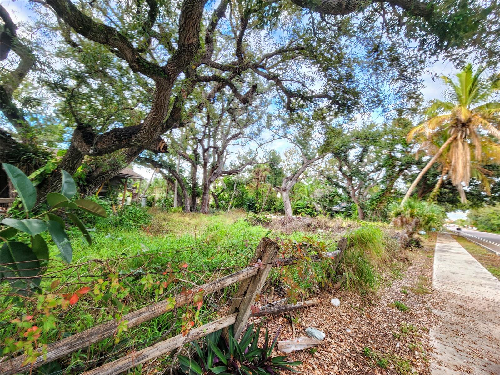 Image 23 of 70 For 286 Shamrock Drive