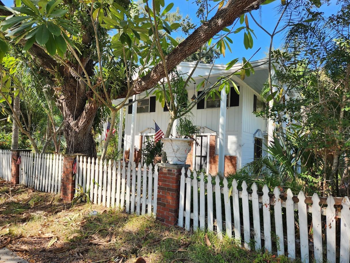 Image 4 of 70 For 286 Shamrock Drive