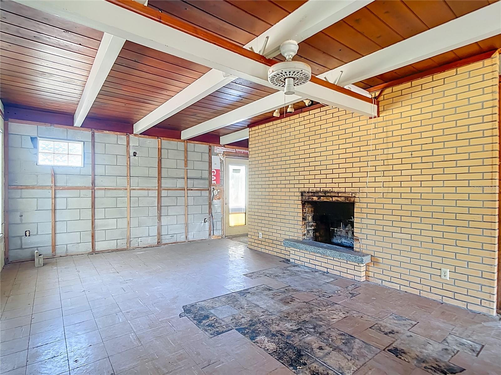 Image 13 of 47 For 1410 Deer Creek Drive