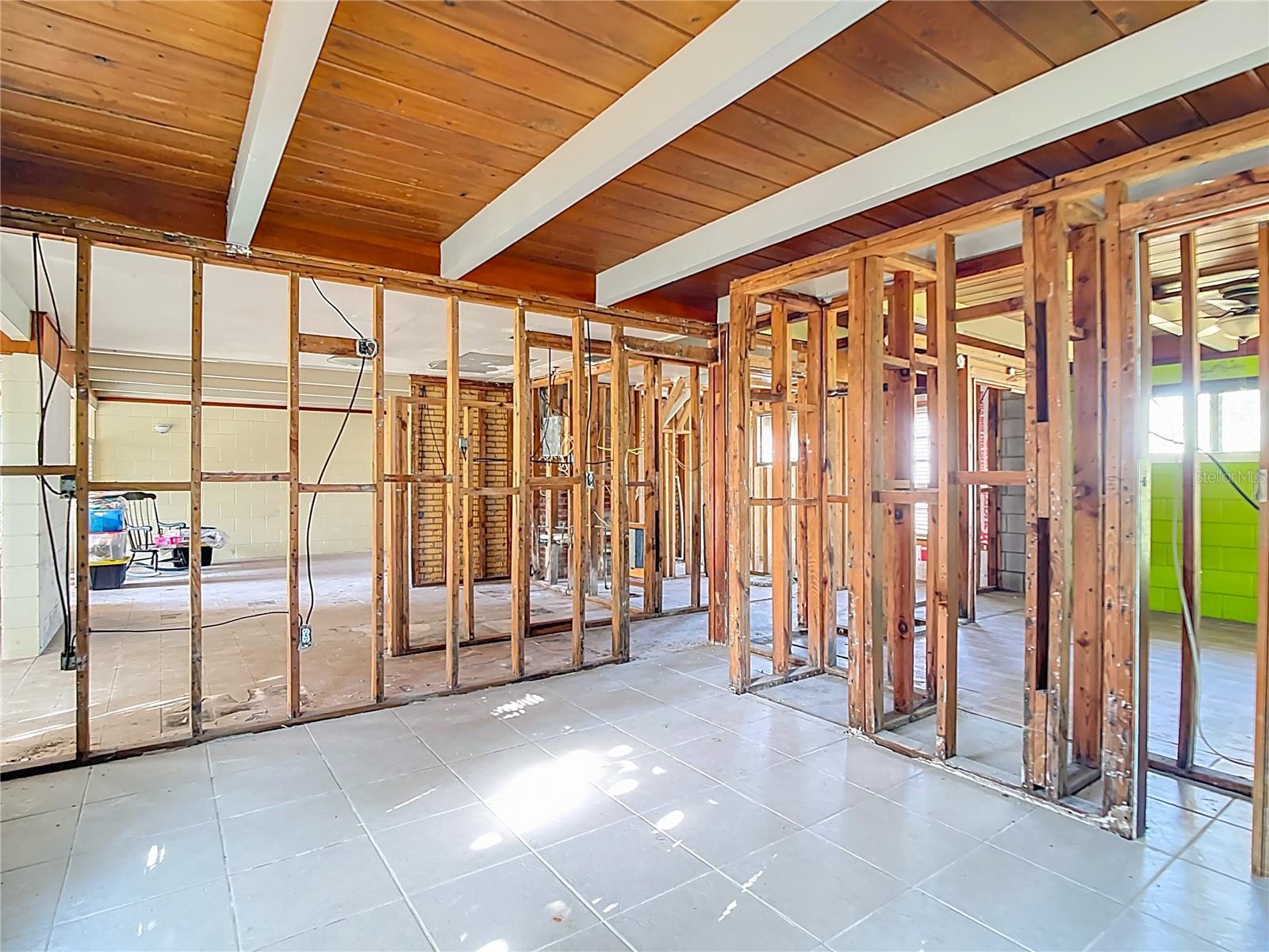 Image 15 of 47 For 1410 Deer Creek Drive