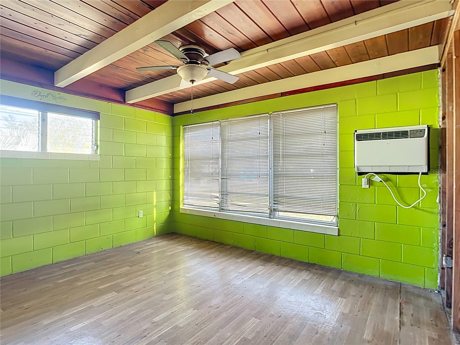 Image 16 of 47 For 1410 Deer Creek Drive