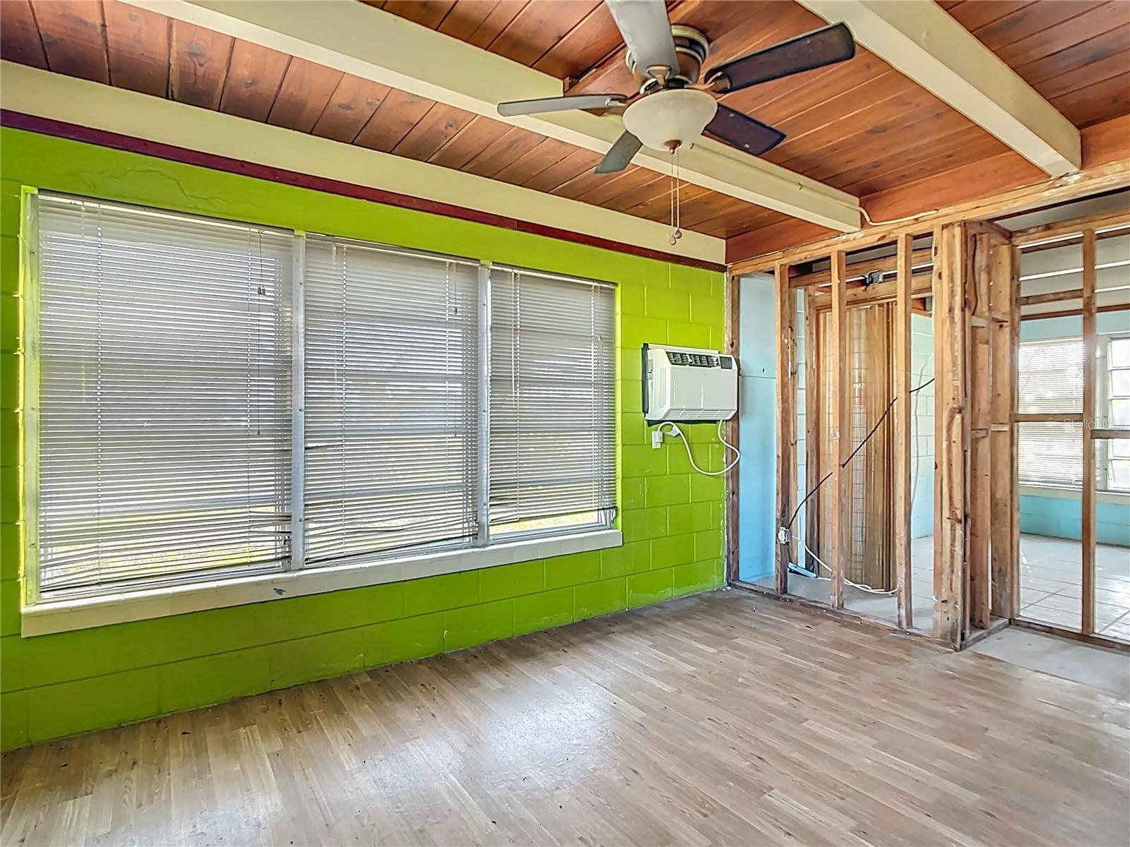 Image 17 of 47 For 1410 Deer Creek Drive