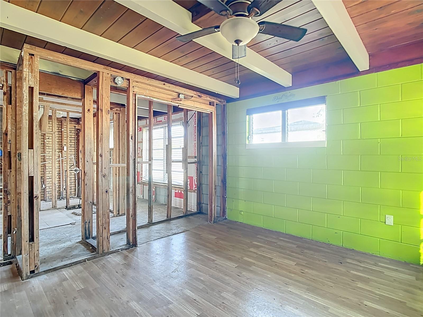 Image 18 of 47 For 1410 Deer Creek Drive