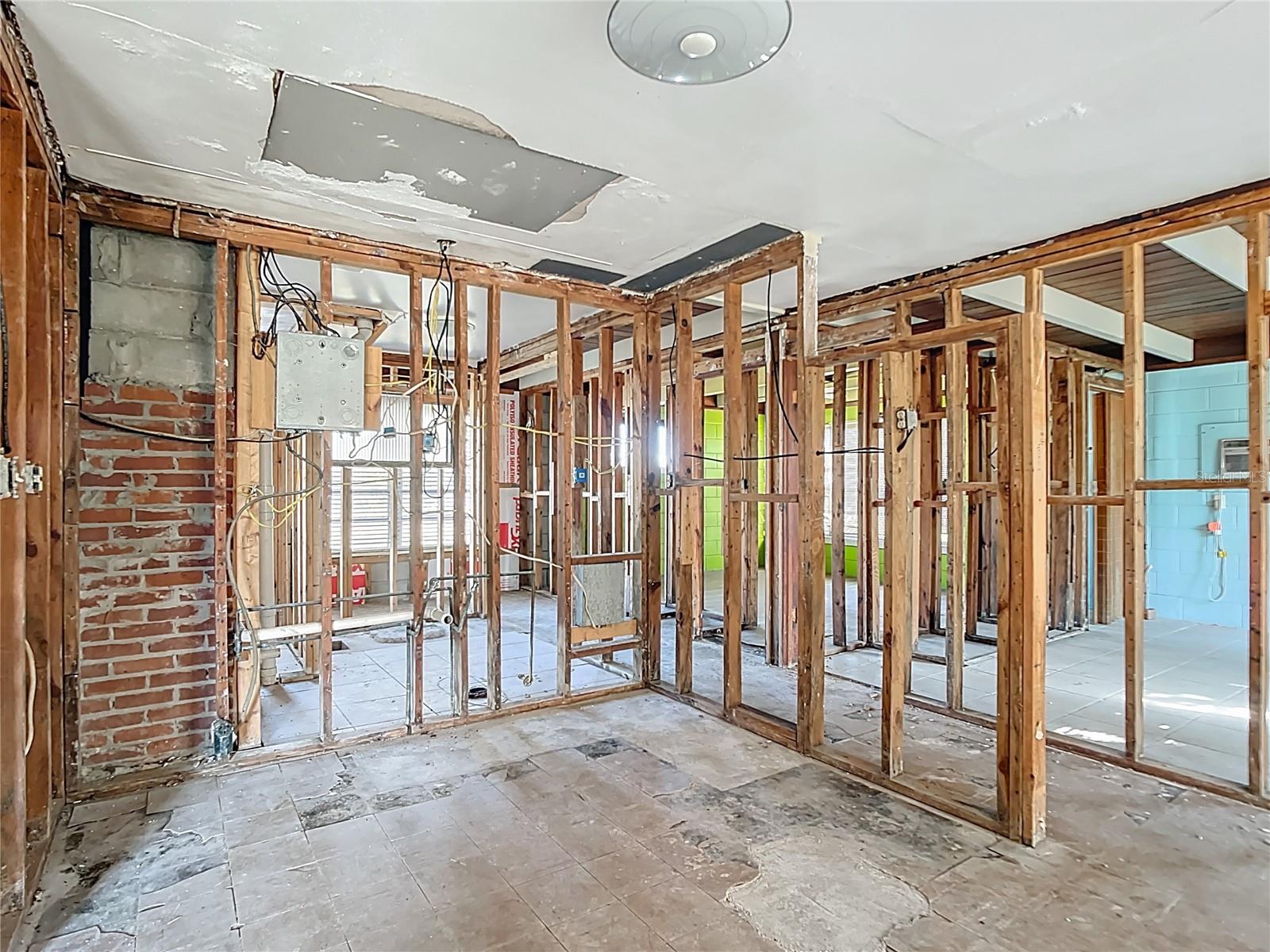 Image 20 of 47 For 1410 Deer Creek Drive