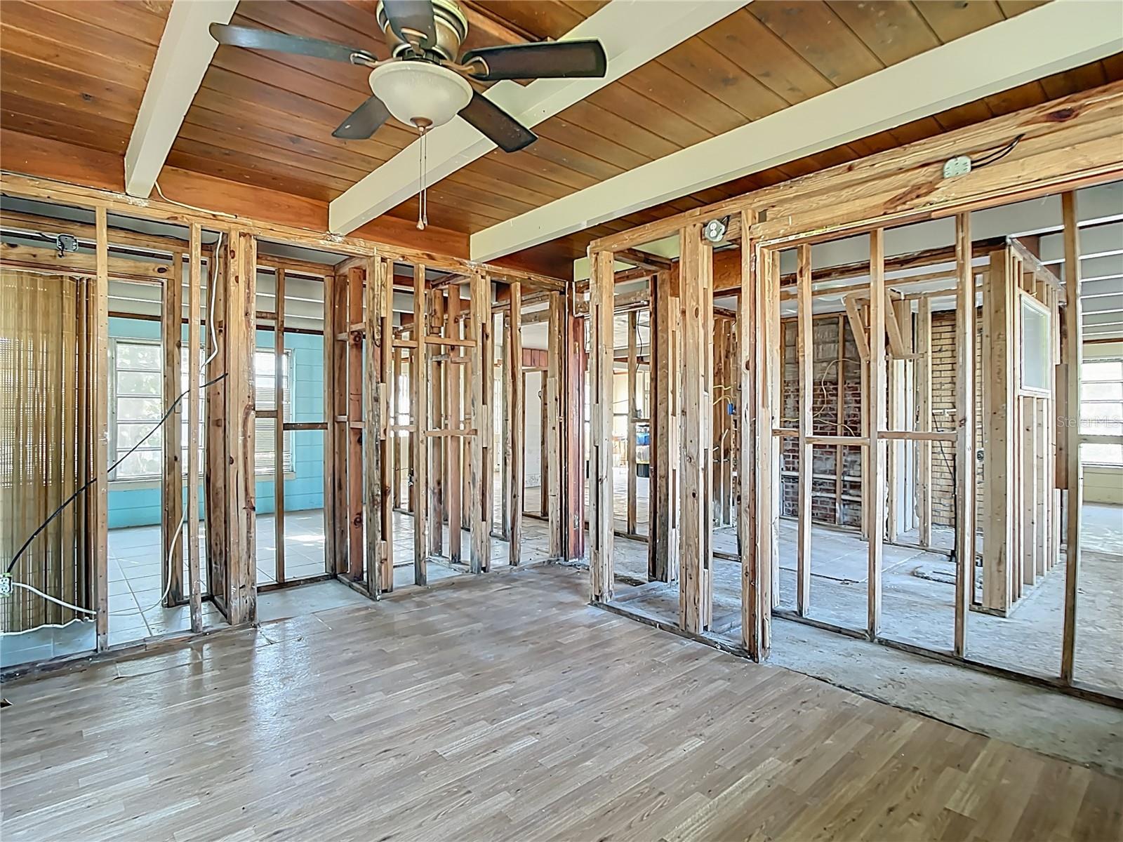 Image 24 of 47 For 1410 Deer Creek Drive