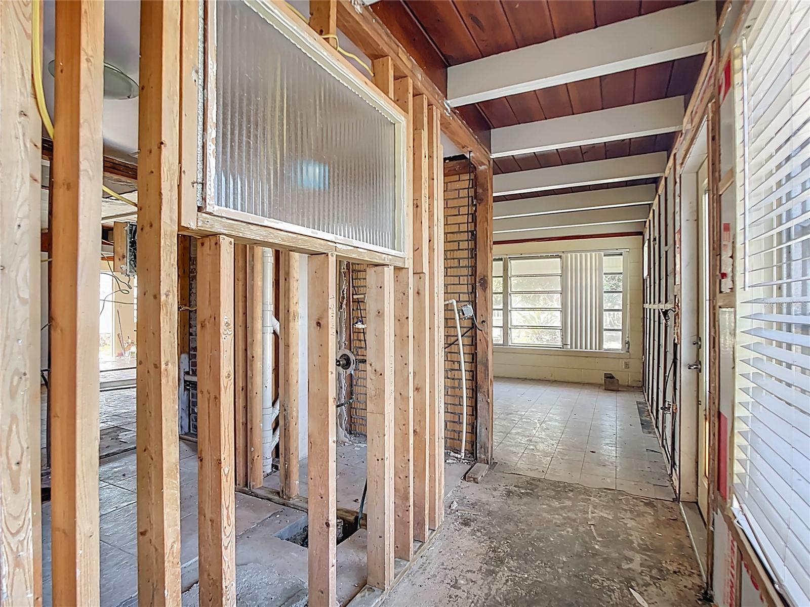 Image 26 of 47 For 1410 Deer Creek Drive