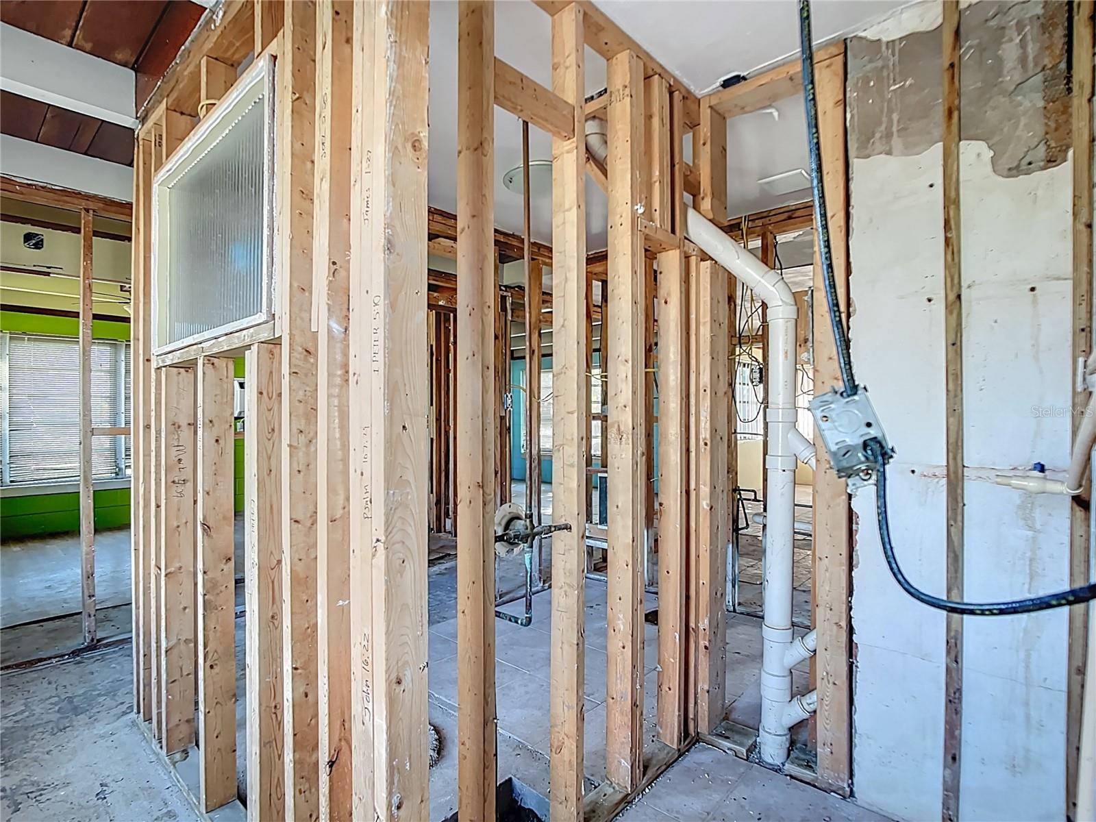 Image 27 of 47 For 1410 Deer Creek Drive