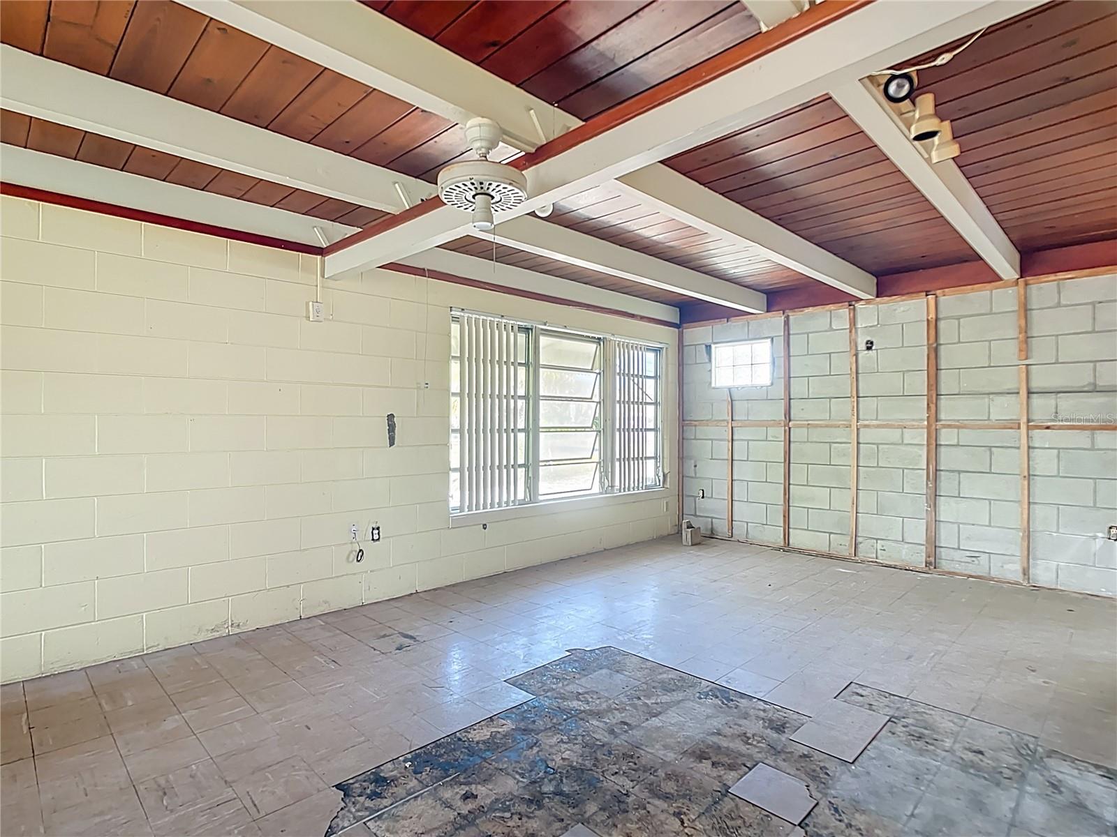 Image 38 of 47 For 1410 Deer Creek Drive