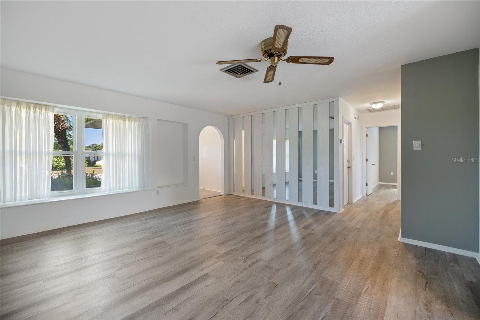 Image 7 of 26 For 3568 Roslyn Road