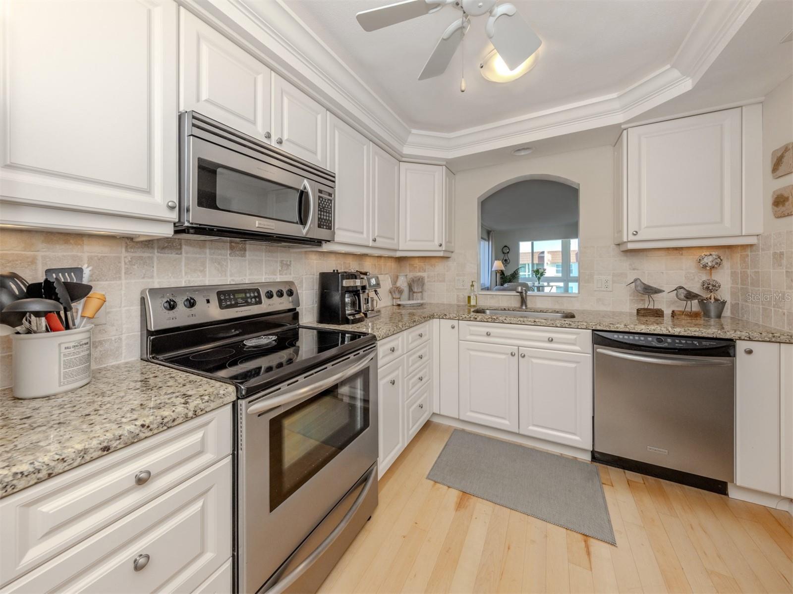 Image 15 of 46 For 230 Santa Maria Street 330