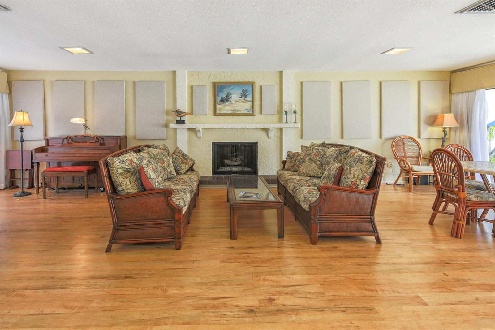 Image 31 of 46 For 230 Santa Maria Street 330