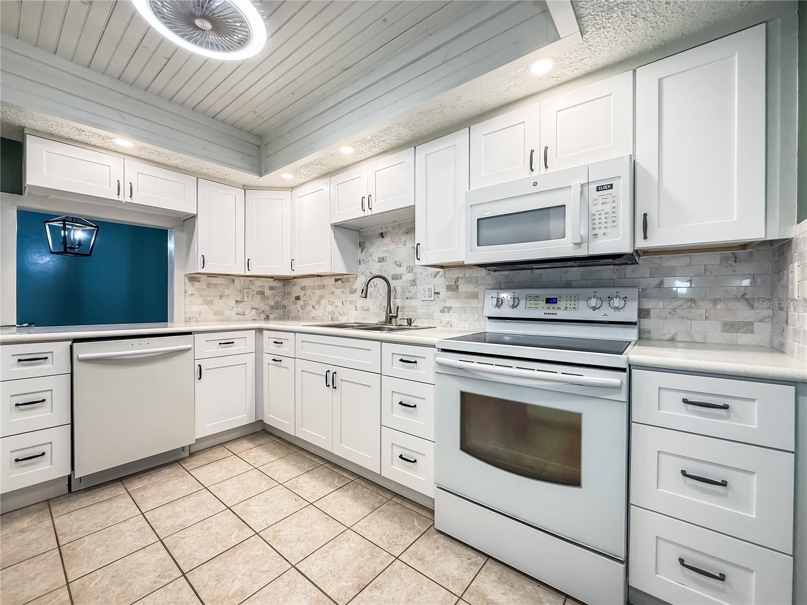 Image 14 of 29 For 1304 Miramar Street 202