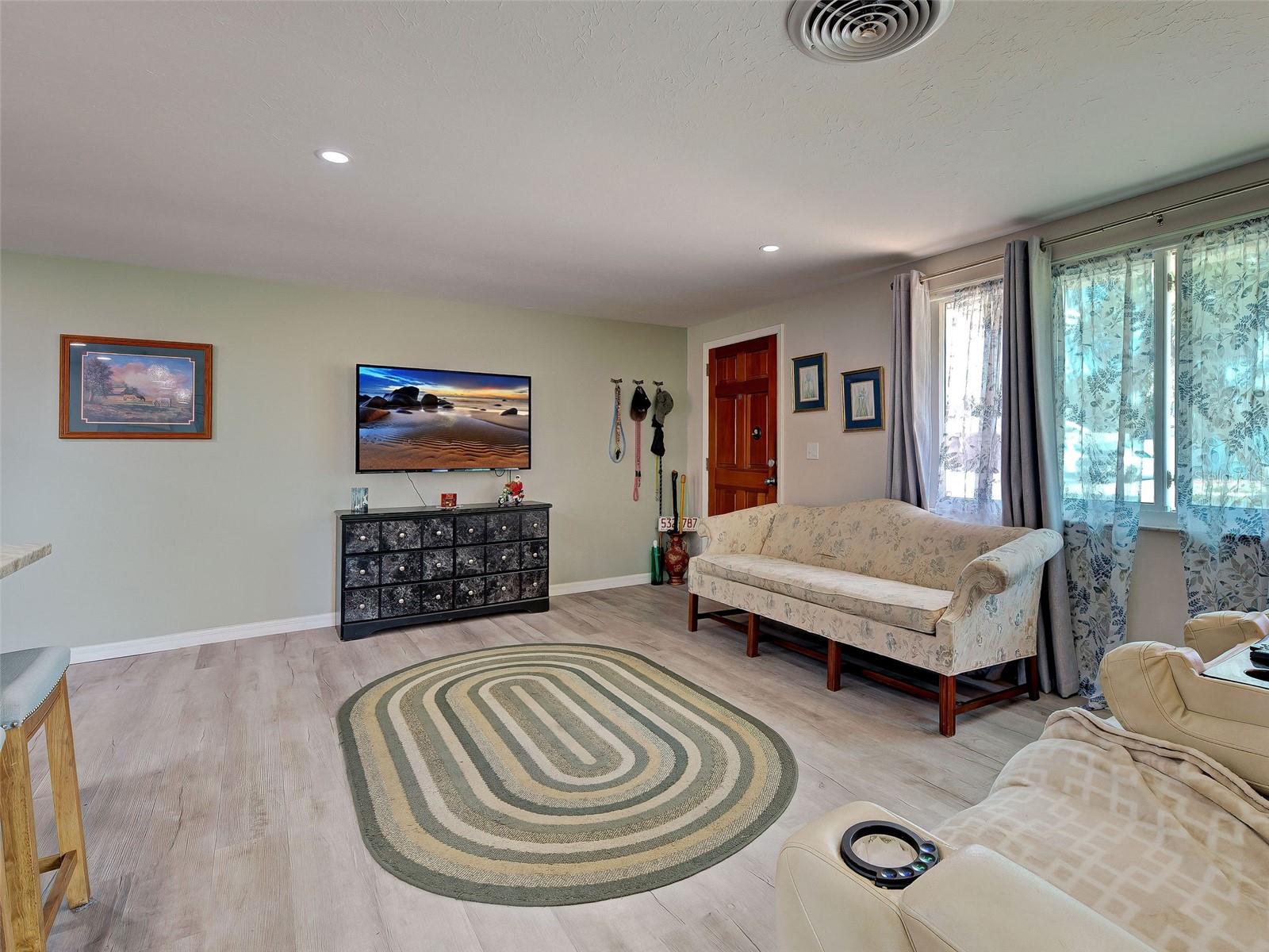 Image 9 of 42 For 2698 Valencia Road