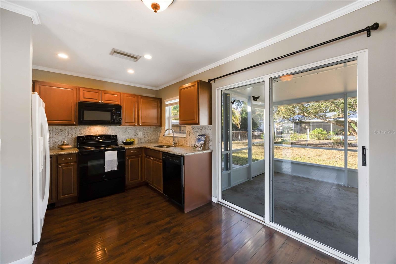 Image 12 of 48 For 1029 Elaine Street