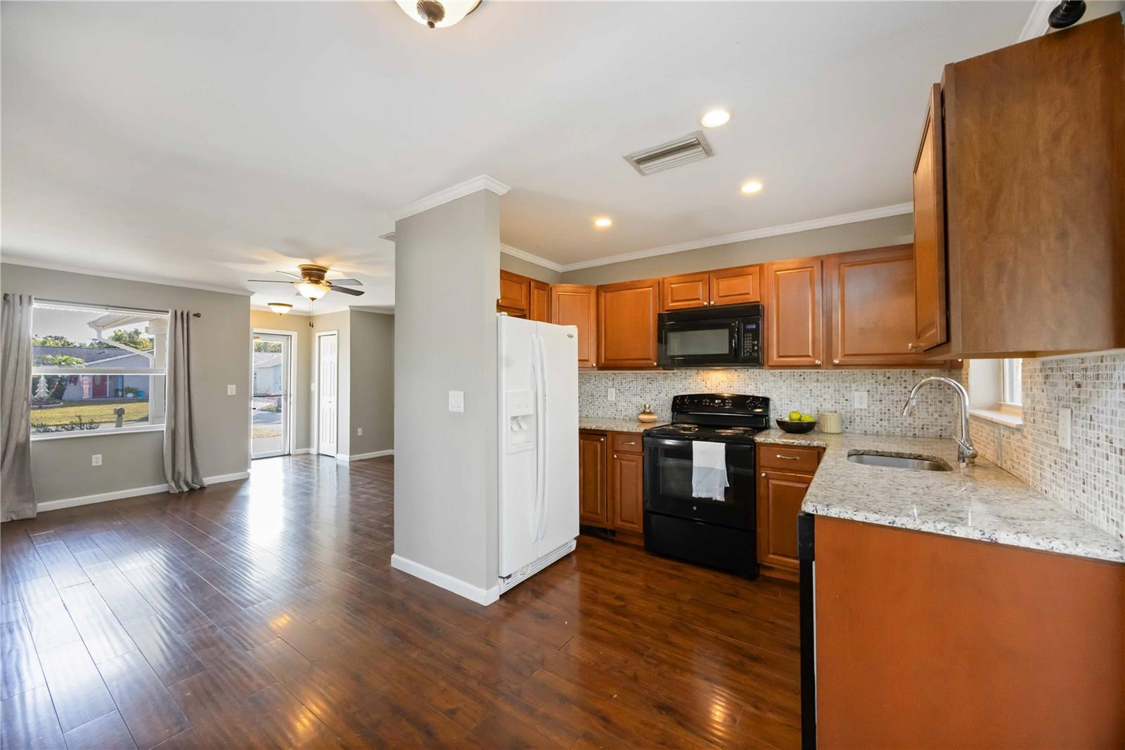 Image 13 of 48 For 1029 Elaine Street