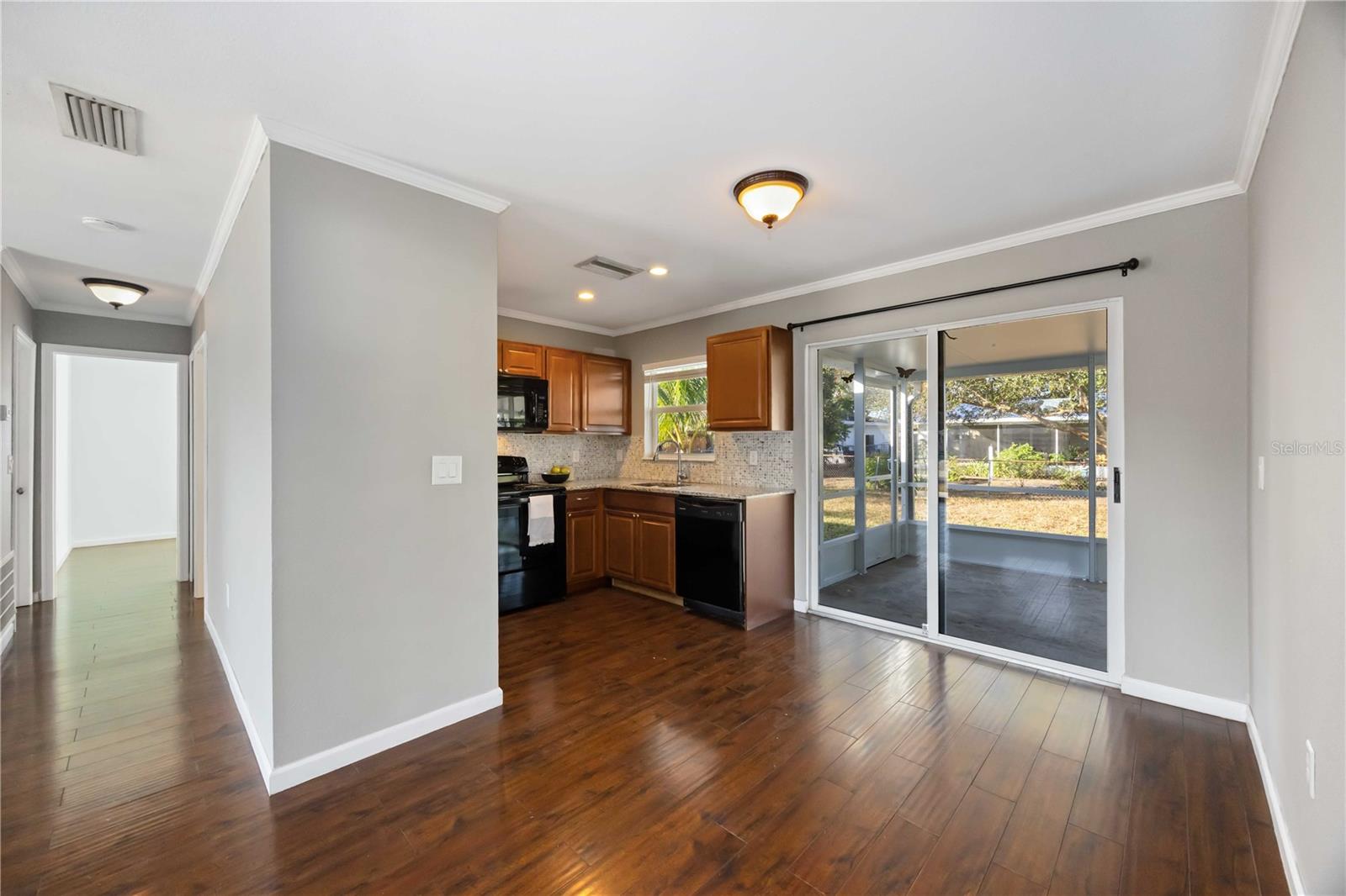 Image 8 of 48 For 1029 Elaine Street