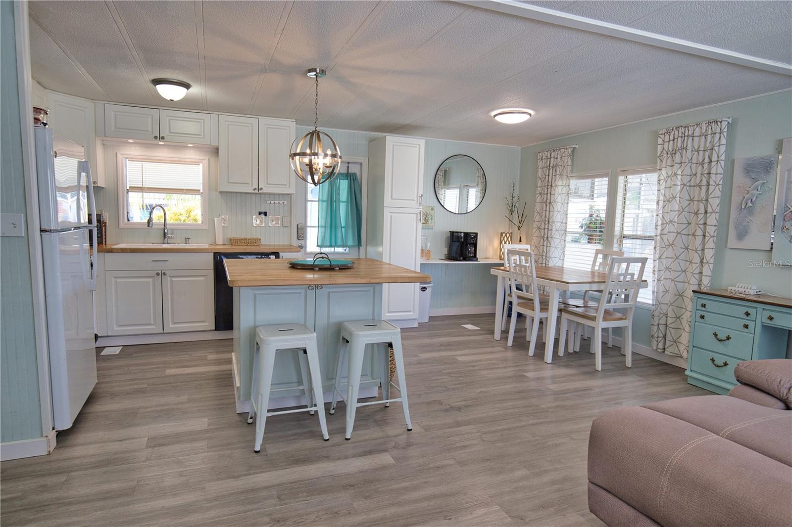 Image 14 of 39 For 8207 Archie Street