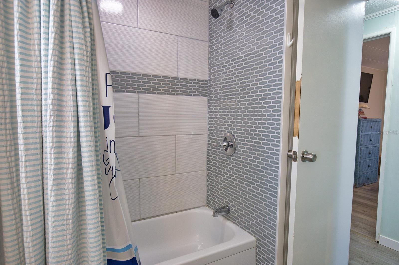 Image 18 of 39 For 8207 Archie Street