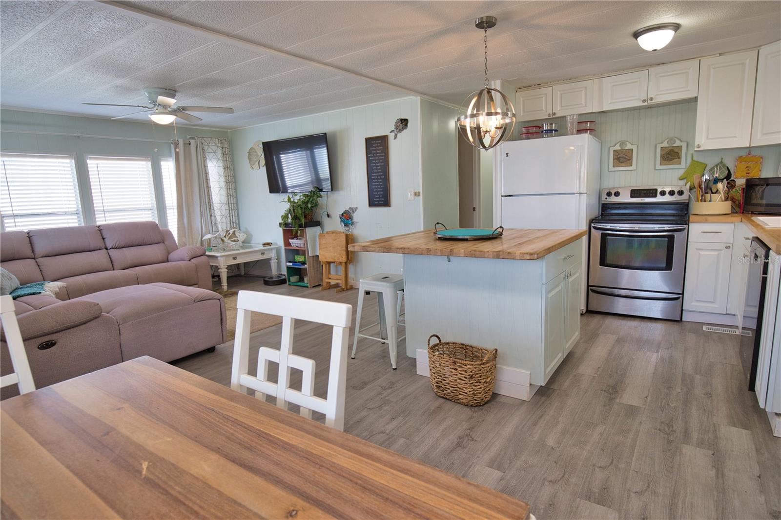 Image 3 of 39 For 8207 Archie Street