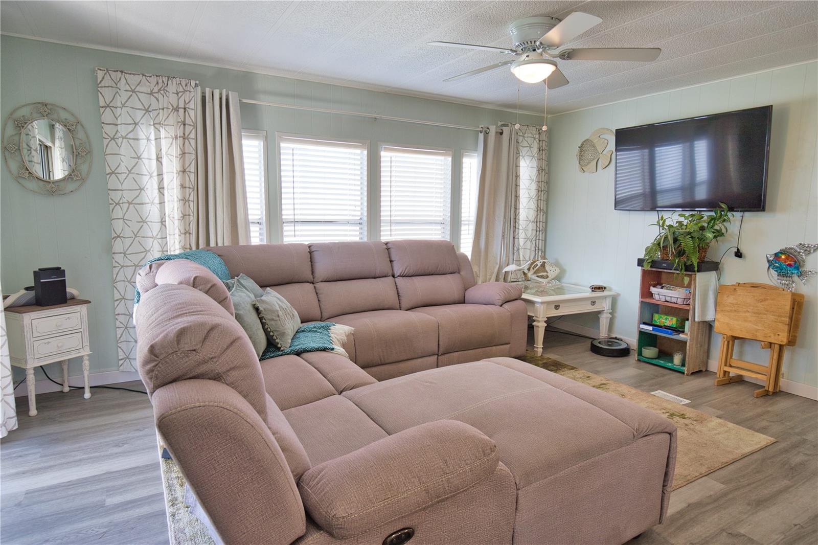 Image 4 of 39 For 8207 Archie Street