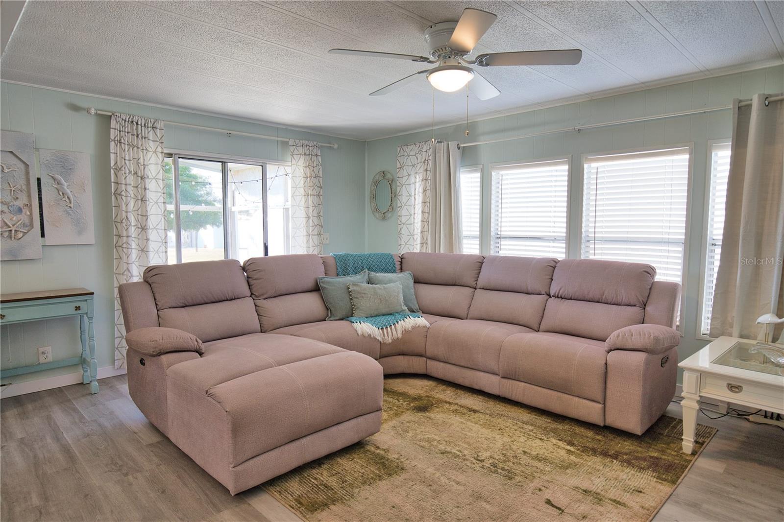 Image 5 of 39 For 8207 Archie Street