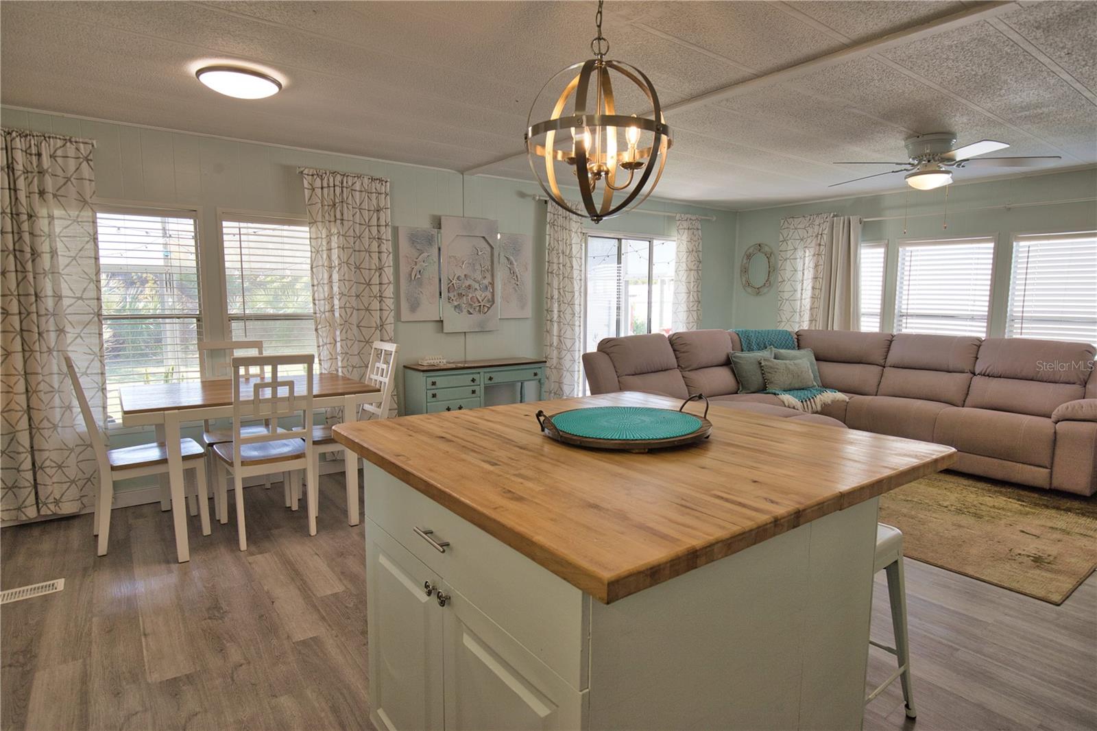 Image 8 of 39 For 8207 Archie Street