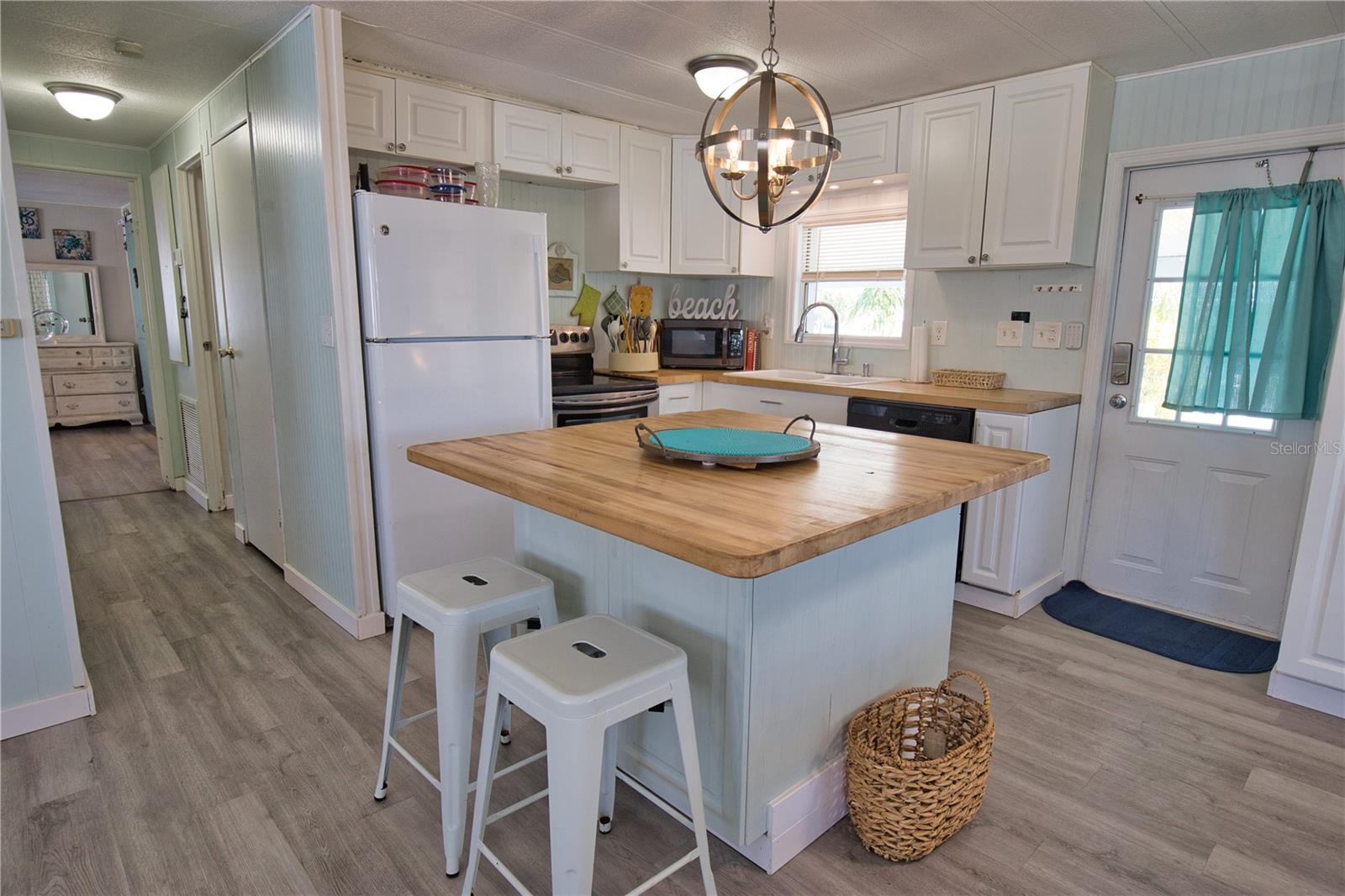 Image 9 of 39 For 8207 Archie Street