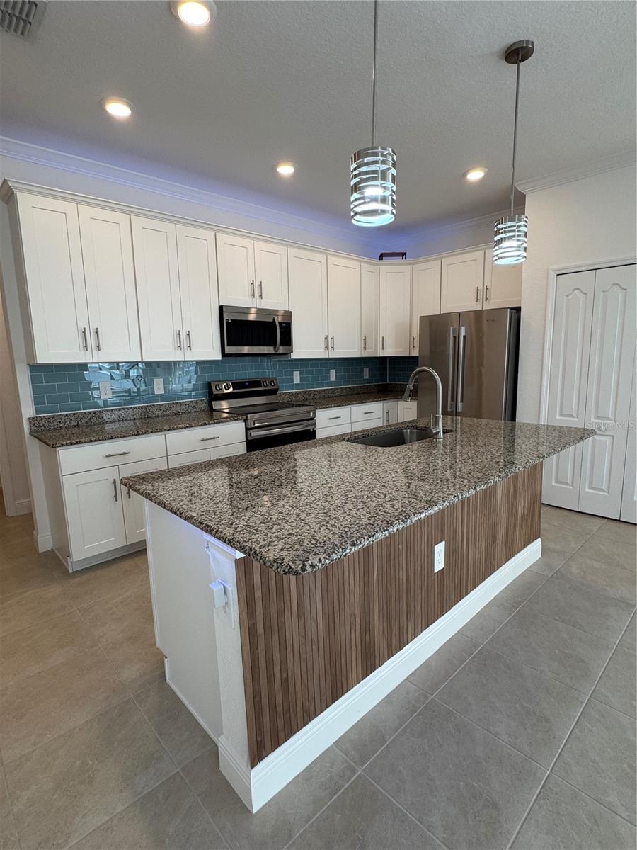 Image 11 of 35 For 16819 Canopy Garden Drive