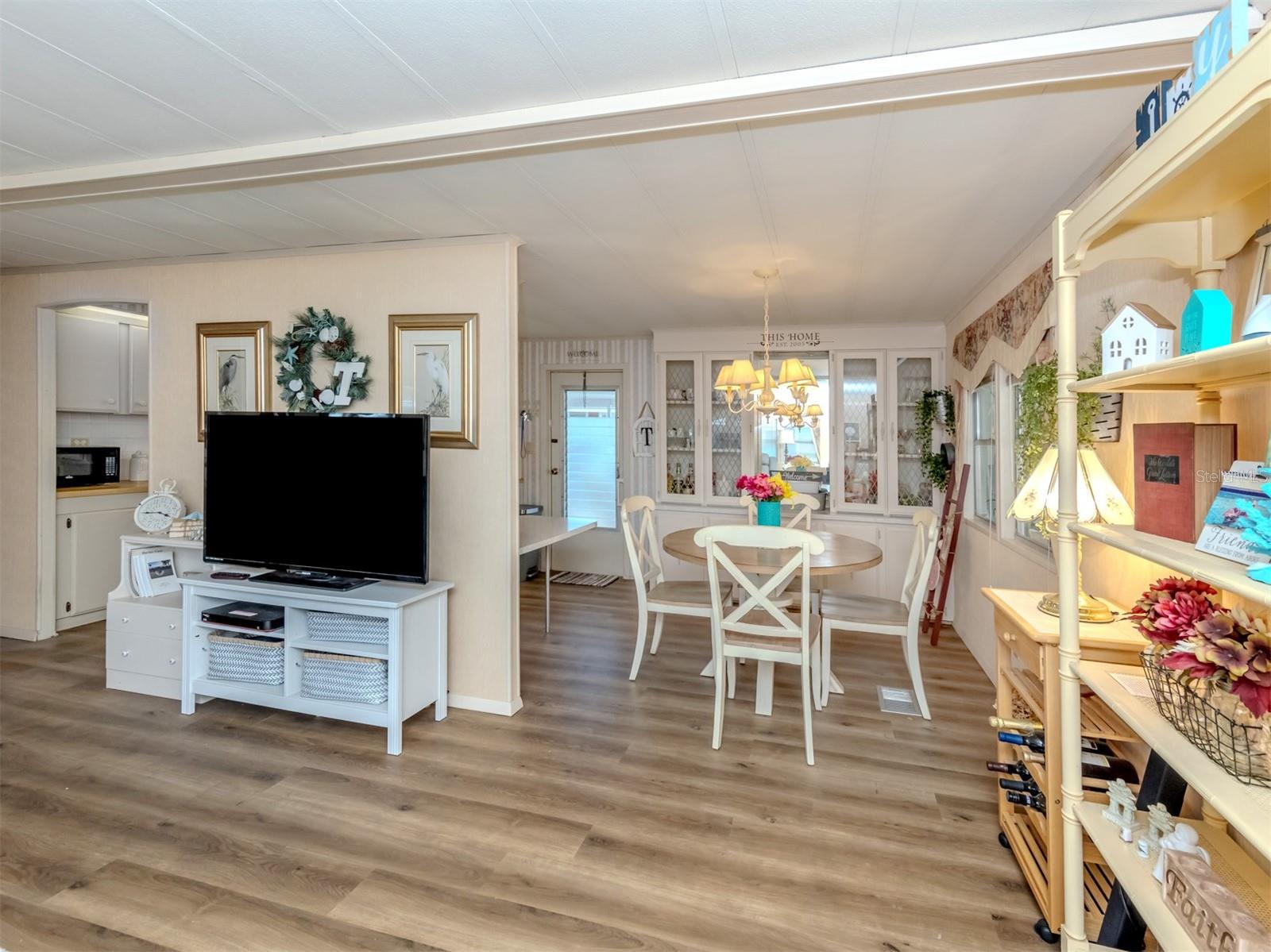 Image 11 of 63 For 528 Tampico Drive