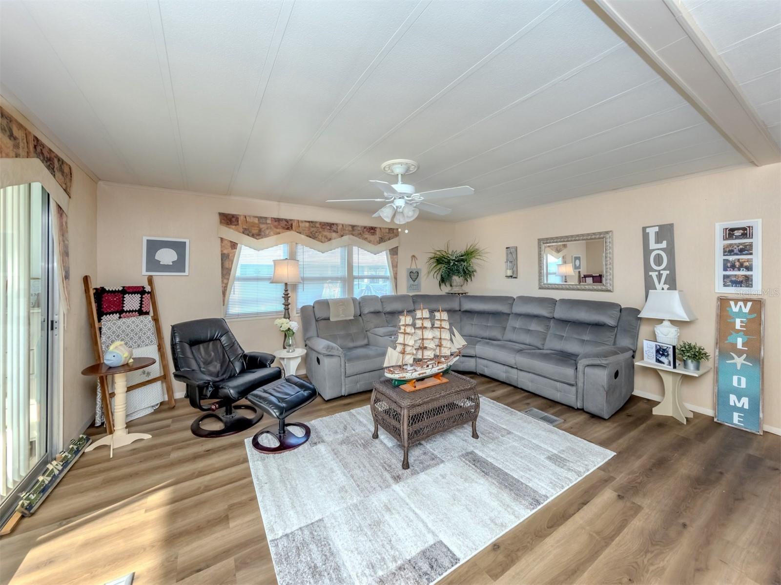 Image 8 of 63 For 528 Tampico Drive