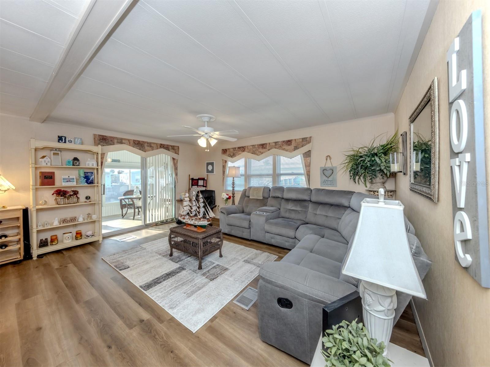 Image 9 of 63 For 528 Tampico Drive