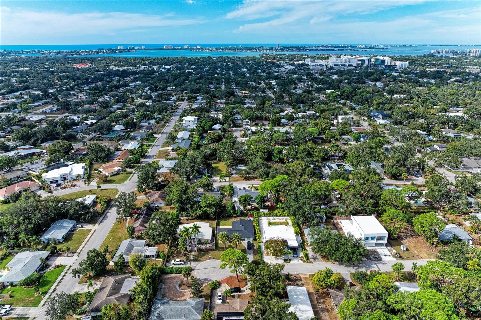 Image 11 of 93 For 2132 Hyde Park Circle